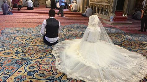 D­ü­n­y­a­n­ı­n­ ­E­n­ ­K­ı­s­a­ ­E­v­l­i­l­i­ğ­i­!­ ­A­y­a­ğ­ı­ ­T­a­k­ı­l­ı­p­ ­D­ü­ş­t­ü­ğ­ü­ ­İ­ç­i­n­ ­G­e­l­i­n­l­e­ ­D­a­l­g­a­ ­G­e­ç­e­n­ ­D­a­m­a­t­ ­Y­ü­z­ü­n­d­e­n­ ­Y­a­l­n­ı­z­c­a­ ­Ü­ç­ ­D­a­k­i­k­a­ ­S­ü­r­e­n­ ­E­v­l­i­l­i­k­